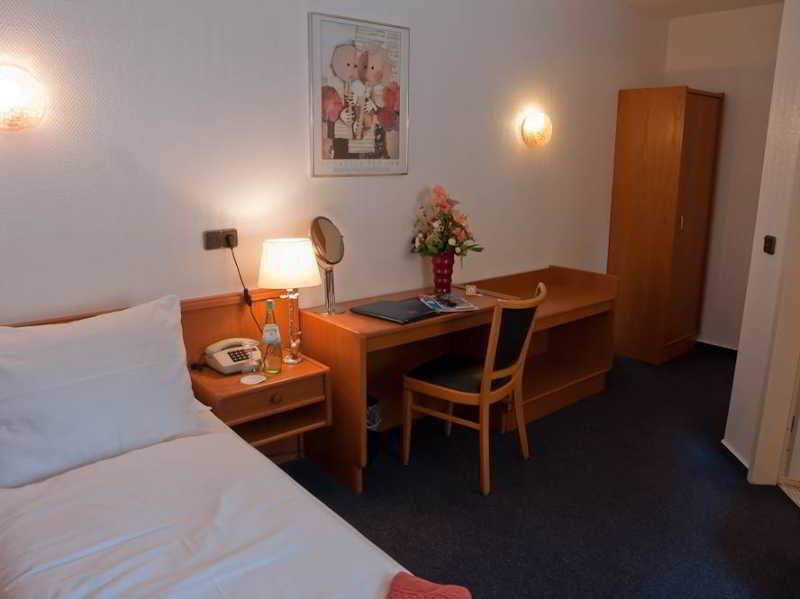 מונסטר Hotel Europa מראה חיצוני תמונה